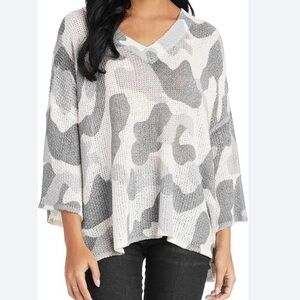 NWT Mud Pie White / Grey Scarlett Camo Sweater -Size M/L3